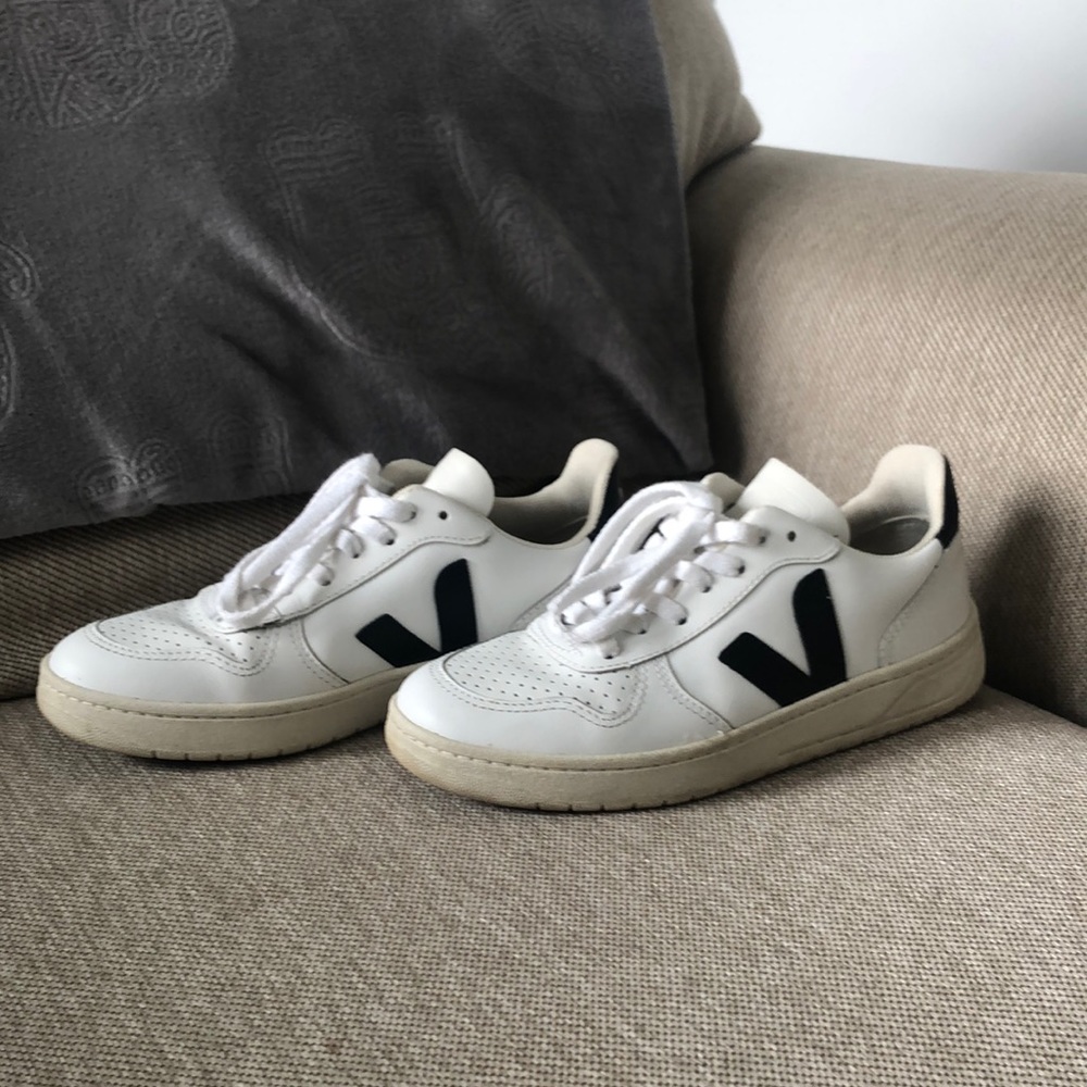 RELISTED - Veja V10 sneakers